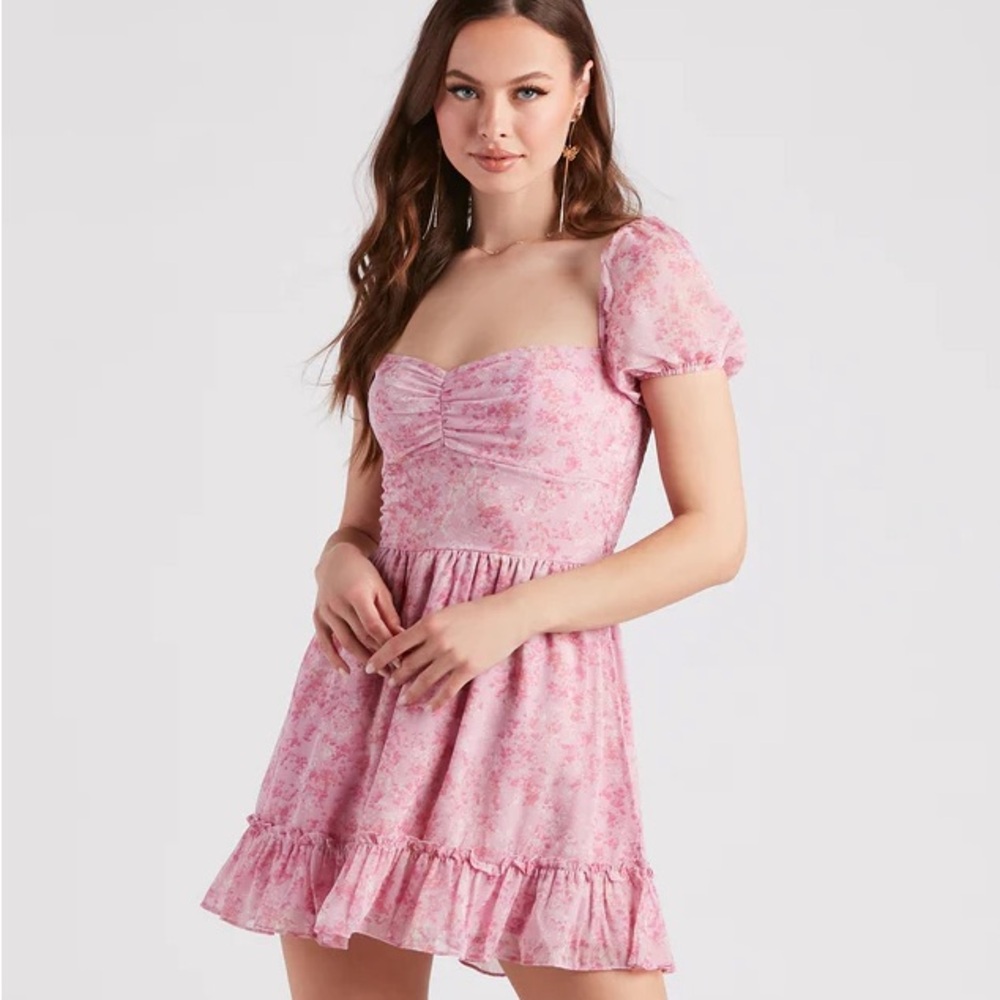 Sweet Spring Vibes Floral Skater Dress Size M. BRAND NEW